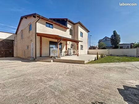 maison 5 pièces 172 m²