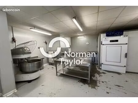 local d'activité 90 m²