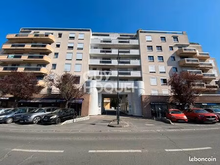 parking/box 10 m² chelles