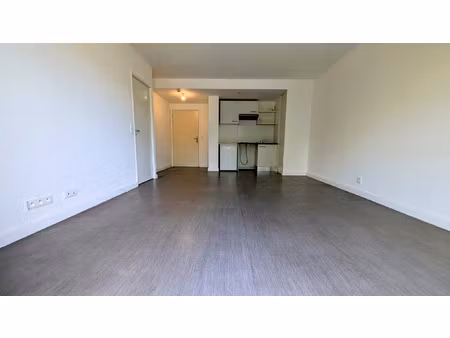 charmant appartement a fargues st hilaire!