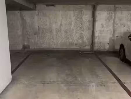 parking à louer - tours (37) - 73€