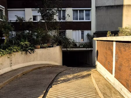 vente parking / box  15.00m²  paris 10