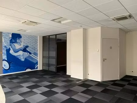 location commerce 69 m² à saint-pierre-des-corps (37700)