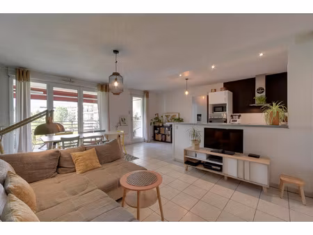 les jardins de medicis superbe 3 pieces + cuisine avec terra