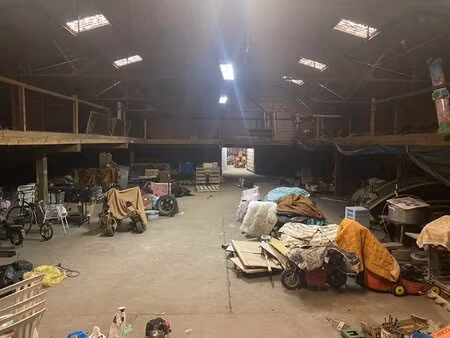 entrepôt à la queue en brie