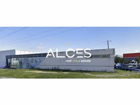 à louer local d'activités avec show-room 996 m2