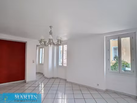 ideal investisseur maison de village avec local commercial