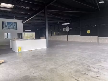 local de 500m2 chemin de la fauceille