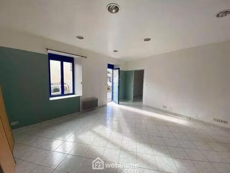 vente immeuble à saint-vincent-sterlanges (85110) : à vendre / 131m² saint-vincent-sterlan