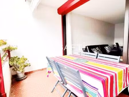 tout à pieds à st jean de luz avec ce t3 /t4 traversant avec terrasse et doublé balcons