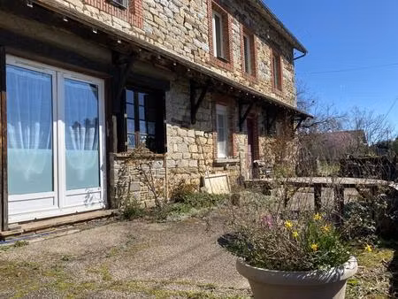 spacieuse maison en pierre avec terrain attenant & grand garage