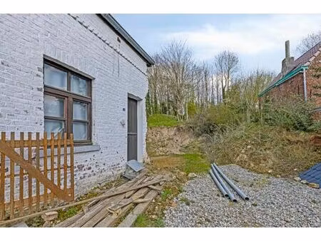 maison à rénover et finir sur terrain de 935m²