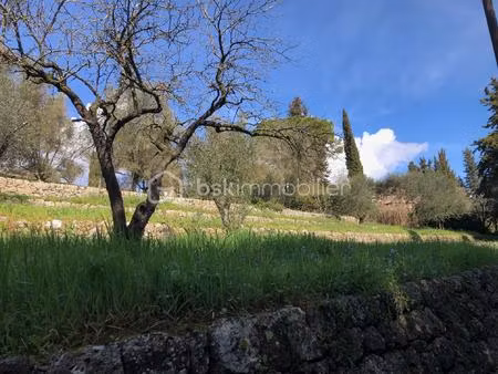 terrain de 1 066 m² à valbonne
