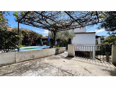 maison familiale avec piscine dans secteur prisé – 100 m² – 4 chambres – exposition sud