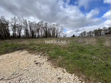 terrain à bâtir sur une belle parcelle de 1360 m2 sur une la