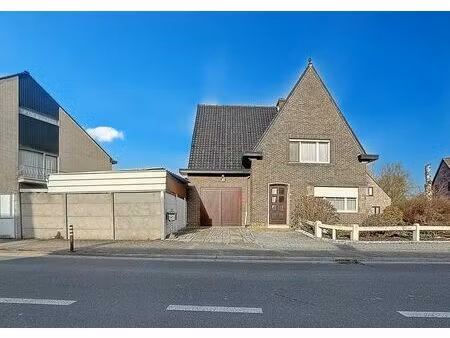 vrijstaande eengezinswoning met 4 slaapkamers  royale tui...