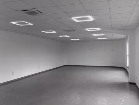 location commerce 100 m² à courtry (77181)