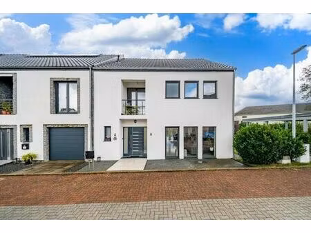 charmante maison à trois façades à kettenis