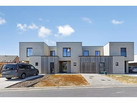 huis te koop in wakken met 3 slaapkamers