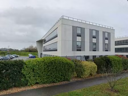 location bureau 3750 m² à guipavas (29490)