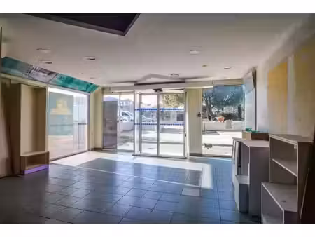 local commercial climatisé à louer à rochefort-du-gard  120 m²