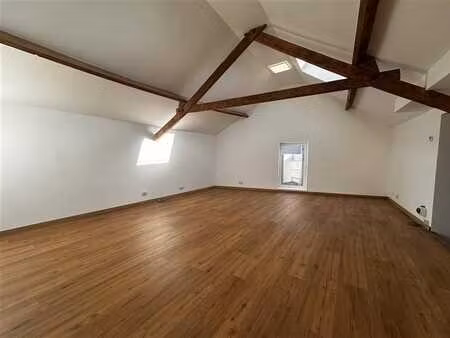 spacieux bureaux fraîchement rénové