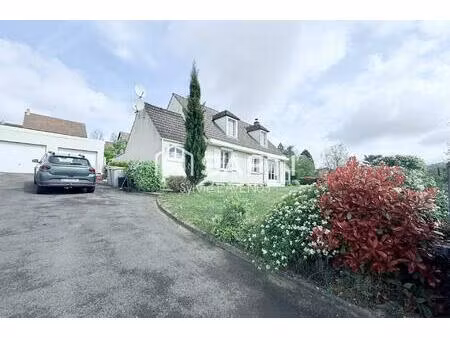 a pasly 02  jolie maison 7p. avec 5 chambres  veranda  2 garages  piscine  sur son terrain