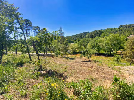 a 5 minutes d'aubenas  terrain de 1324 m2 environ