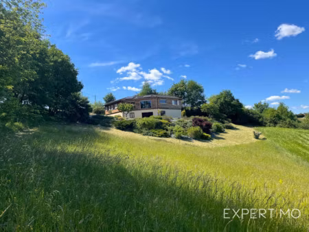 maison basse consommation avec magnifique vue et ses 6210 m² de terrain