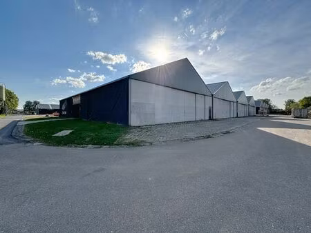 compartimenteerbare loods van 2.300m² op 56 are!