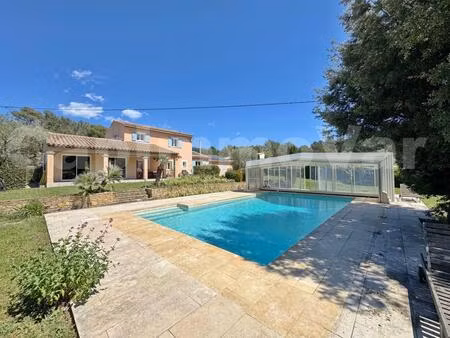 villa 6 pièces 203m2 sur terrain de 2433m2 avec piscine et garage double
