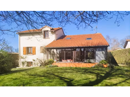 vente maison 7 pièces 167 m² à fontaine-le-comte (86240)  386 000 €