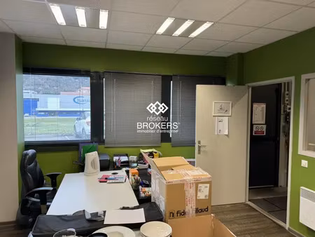 rare  beau local d'activité à sacuny !