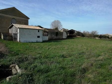 mougon - terrain à construire 2450 m2 avec grange