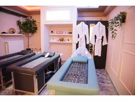 surface commerciale à vendre à rue des français 341 ans (vbc63006)