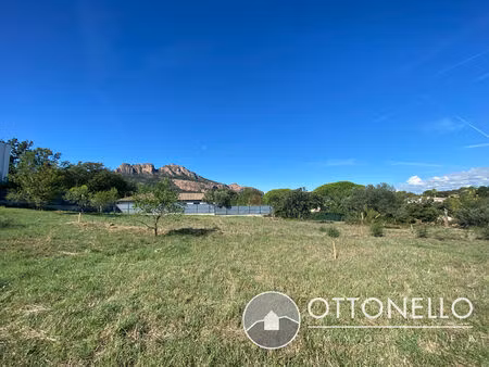 vente terrain 1036 m² roquebrune-sur-argens (83520)