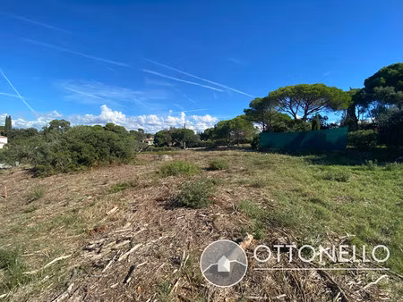 vente terrain 1185 m² roquebrune-sur-argens (83520)