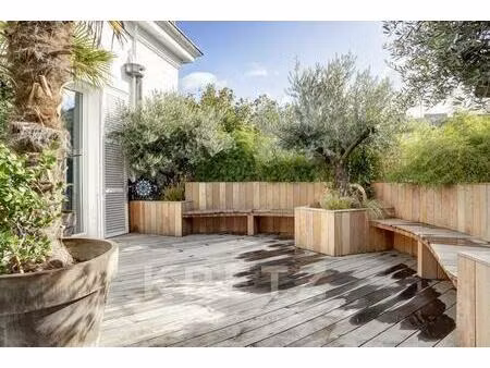 appartement entièrement rénové avec sa terrasse de plain-pied