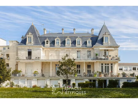 loft avec terrasse dans un lieu unique
