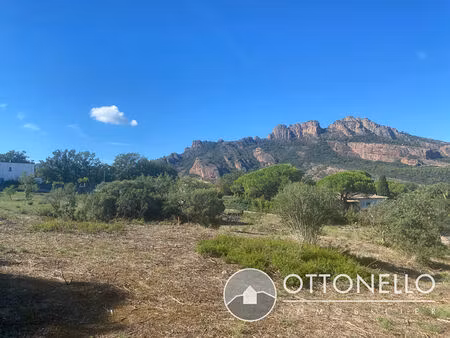 terrain constructible viabilisé roquebrune sur argens 703 m2