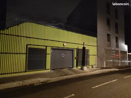 place de parking sécurisée à louer