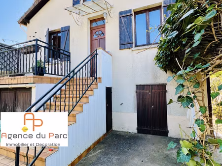 maison individuelle 5 pieces sur sous-sol total.