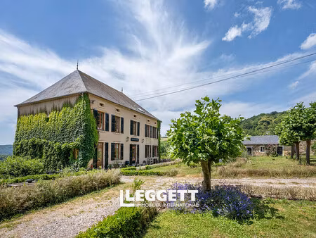 maison 9 pièce(s)  villapourçon