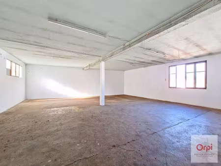 location parking 45 m² à ajaccio (20000)  300 €