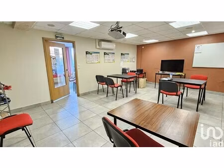 location murs commerciaux 71 m²