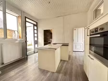 maison de village de 67m2 ~2 chambres ~ 1 cour de 55 m2 ~ 1
