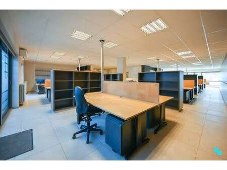 uiterst commercieel en vlot bereikbaar handelspand (340 m²) te izegem