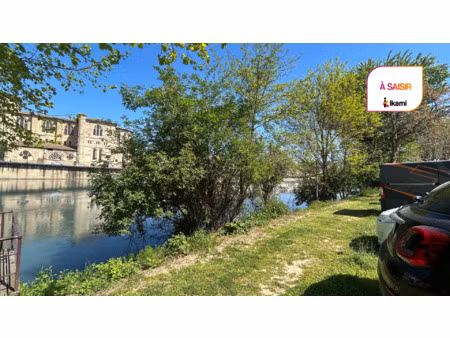 idéalement situé local 581 m2 bourg de péage