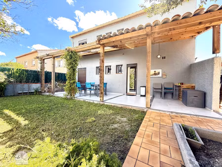 villa 3 faces 7 pièces avec garage et piscine