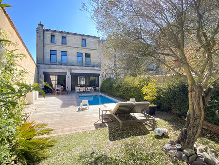 hôtel particulier avec jardin et piscine - saint genès